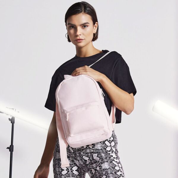 Mini essential fashion backpack Thumbnail